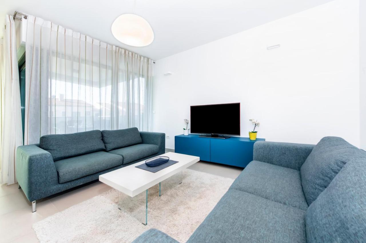 Sunny Day - Apartment With Parking 罗维尼 外观 照片