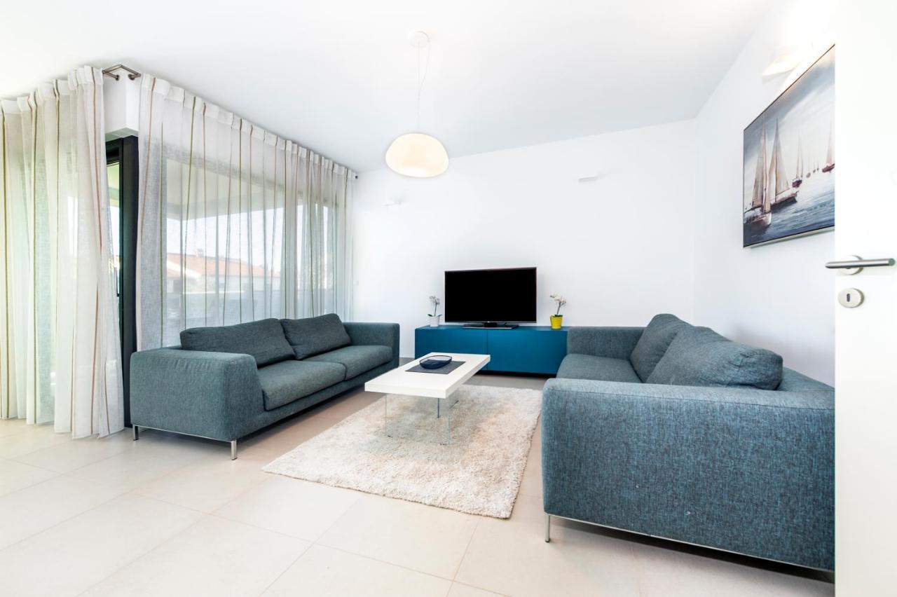 Sunny Day - Apartment With Parking 罗维尼 外观 照片